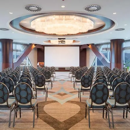 Hilton Convention Center & Hotel 5*