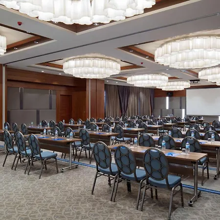 Отель Hilton Convention Center & 5*