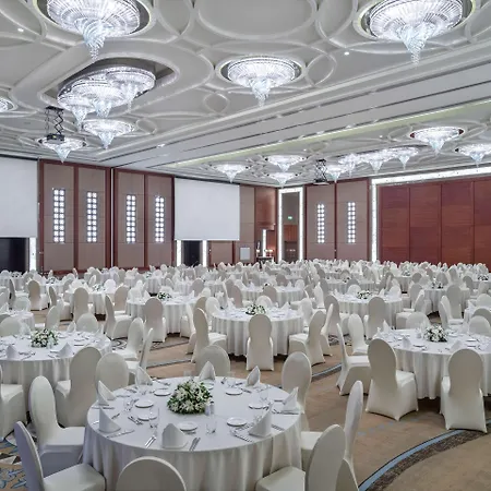 Hilton Convention Center & Hotell 5*