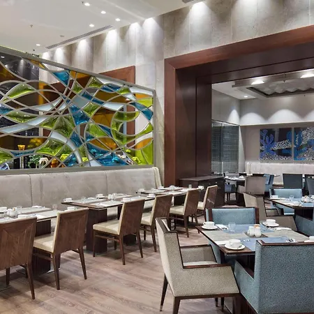 Hilton Convention Center & Отель 5*