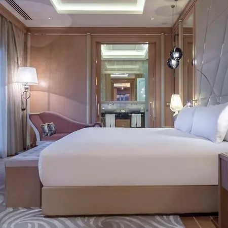 Hilton Convention Center & 5* Бурса