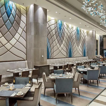 Hilton Convention Center & Отель 5*