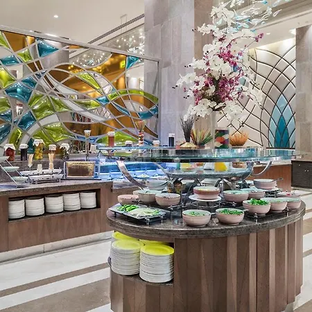 Hilton Convention Center & Отель