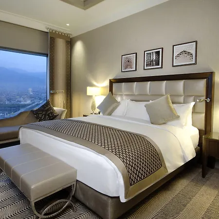 Отель Hilton Convention Center & 5*