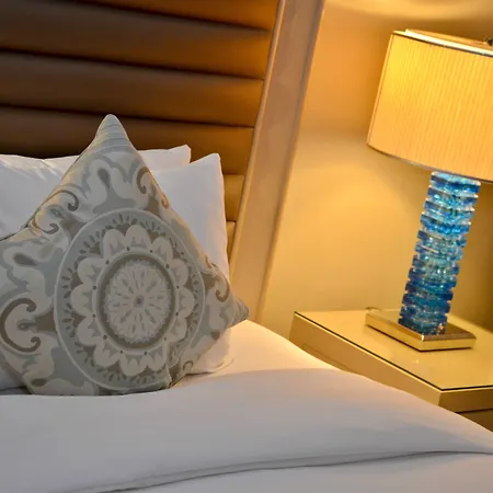 Hilton Convention Center & Отель 5*
