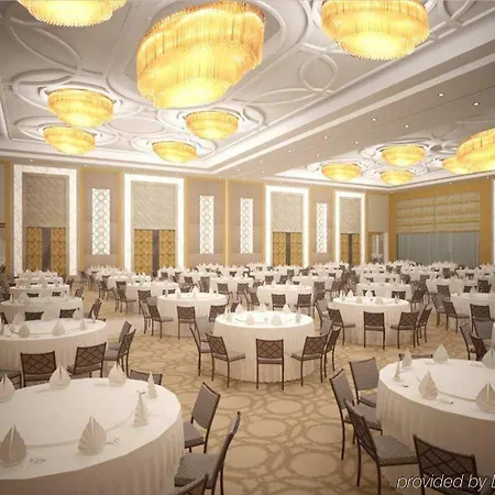 Отель Hilton Convention Center & 5*