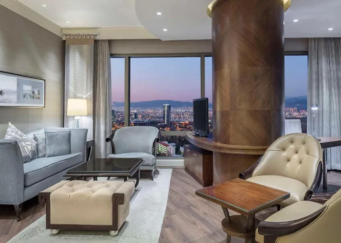 Hilton Convention Center & Отель 5*