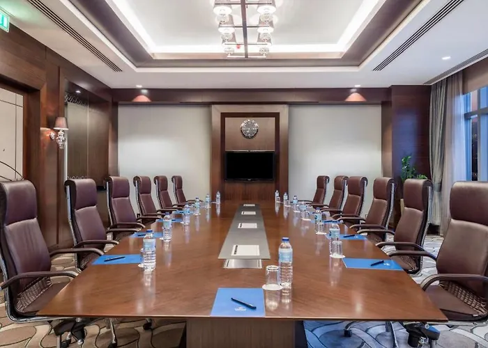 Hilton Convention Center & Отель