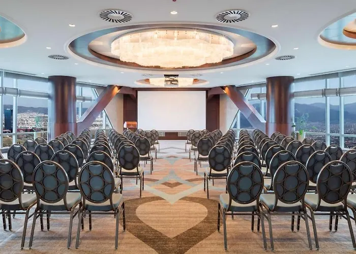 Hilton Convention Center & Отель 5*