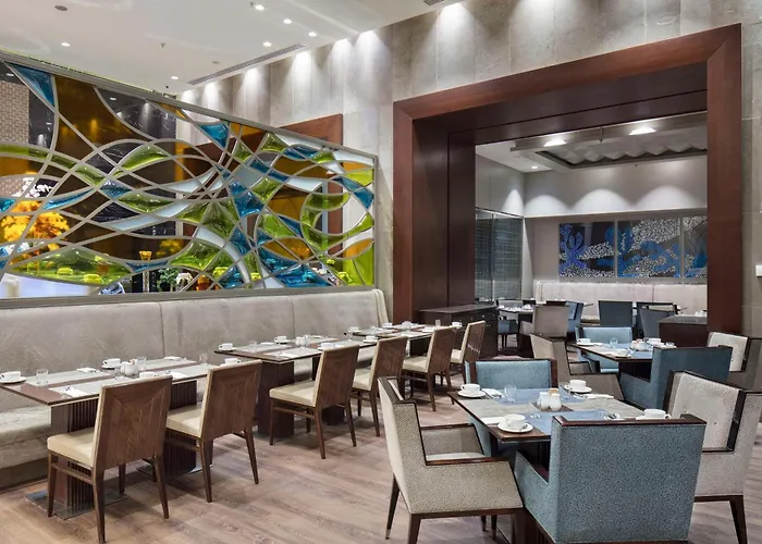 Hilton Convention Center & Отель 5*