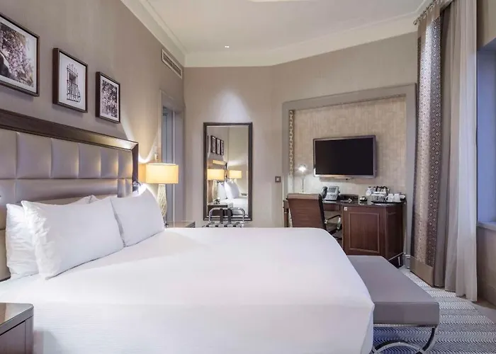 Отель Hilton Convention Center &