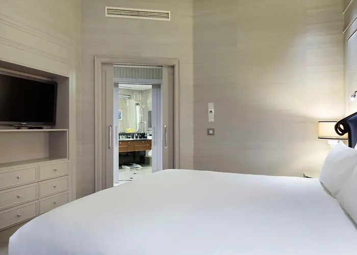 Hilton Convention Center & Отель 5*