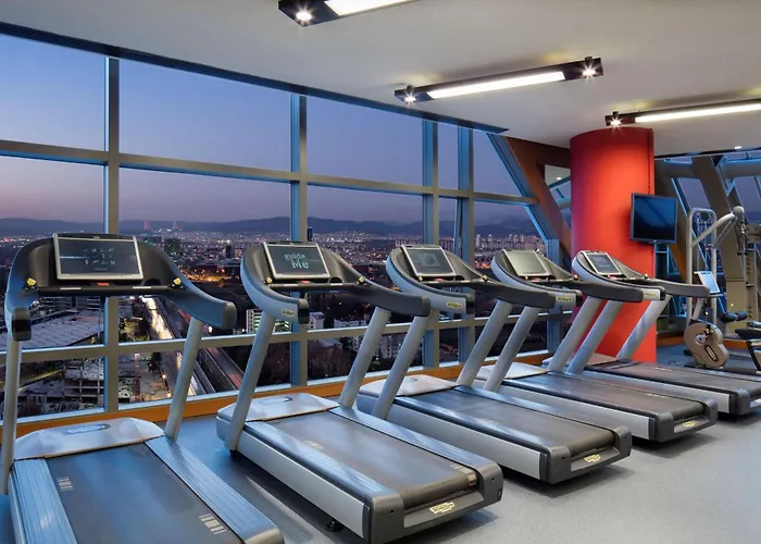 Отель Hilton Convention Center & 5*