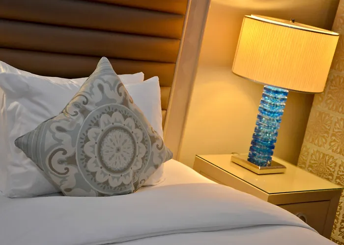 Hilton Convention Center & Отель 5*