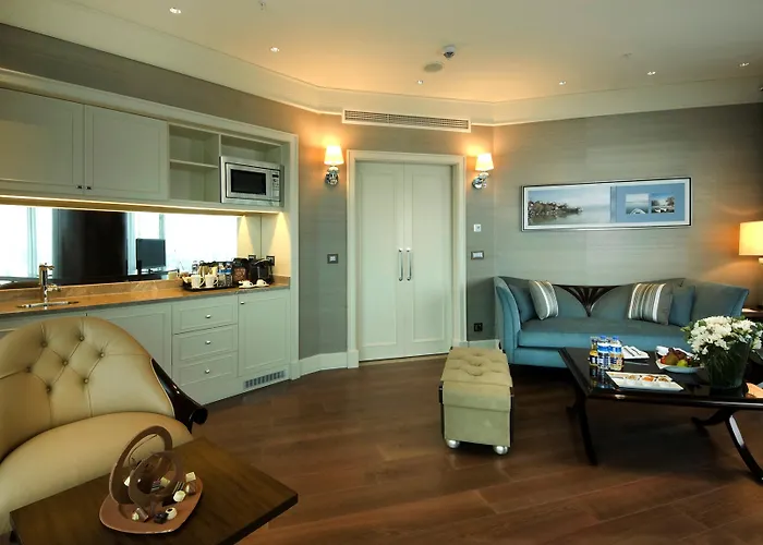 Hilton Convention Center & Отель 5*