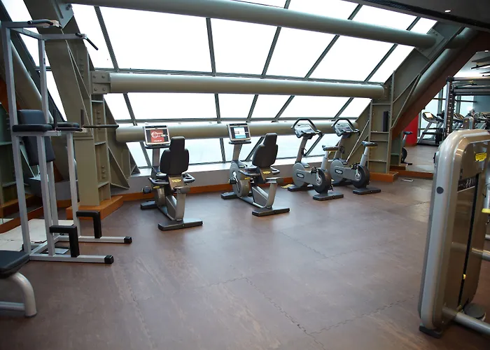 Отель Hilton Convention Center &