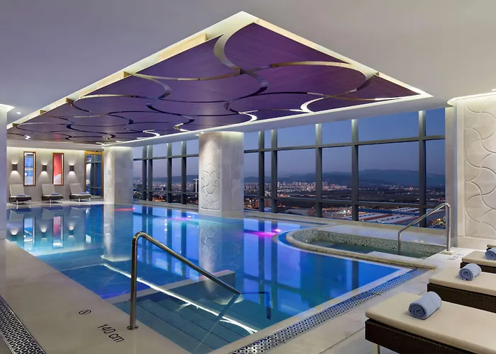 Hilton Convention Center & Отель 5*