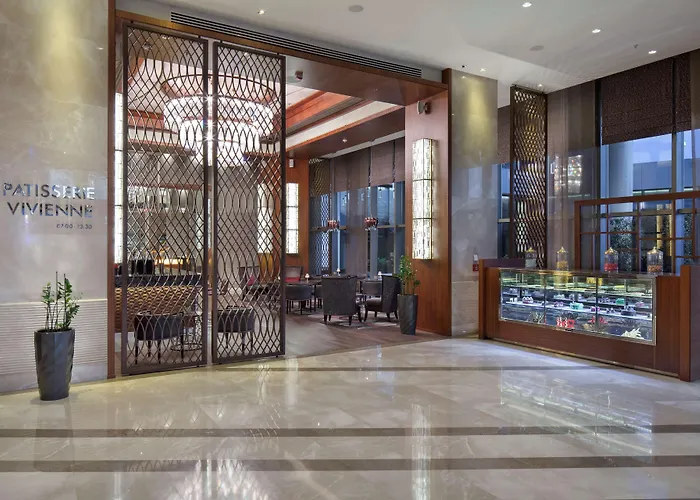 Отель Hilton Convention Center & 5*