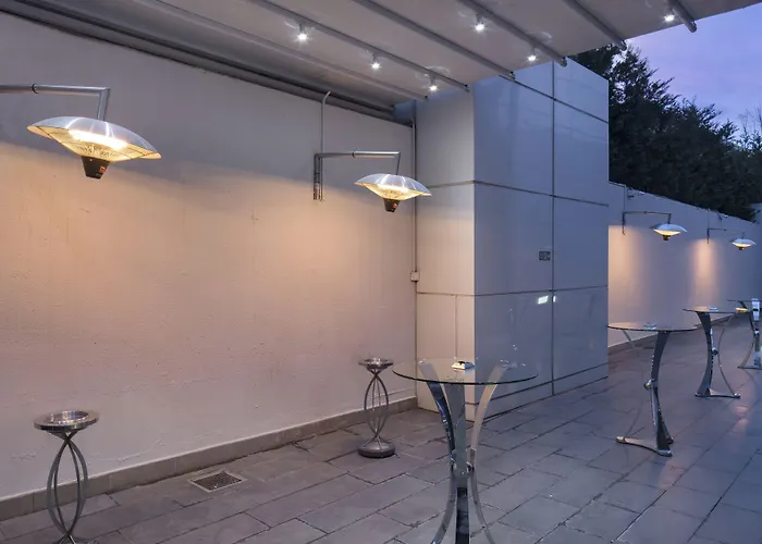 Hilton Convention Center & Отель