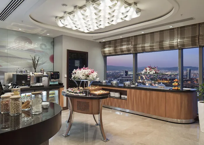 Hilton Convention Center & Отель